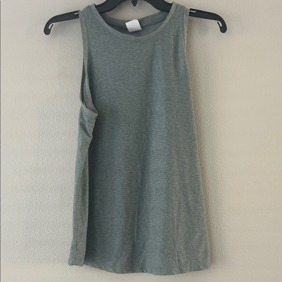 Sleeveless Gray Women's Top - Picture 2 of 8